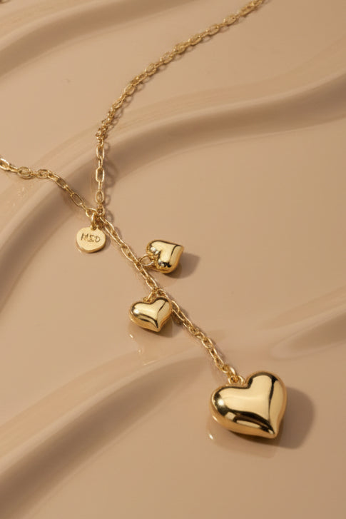 Collar 3 corazones con mini dije, 10k. (Letra en mini dije personalizable)